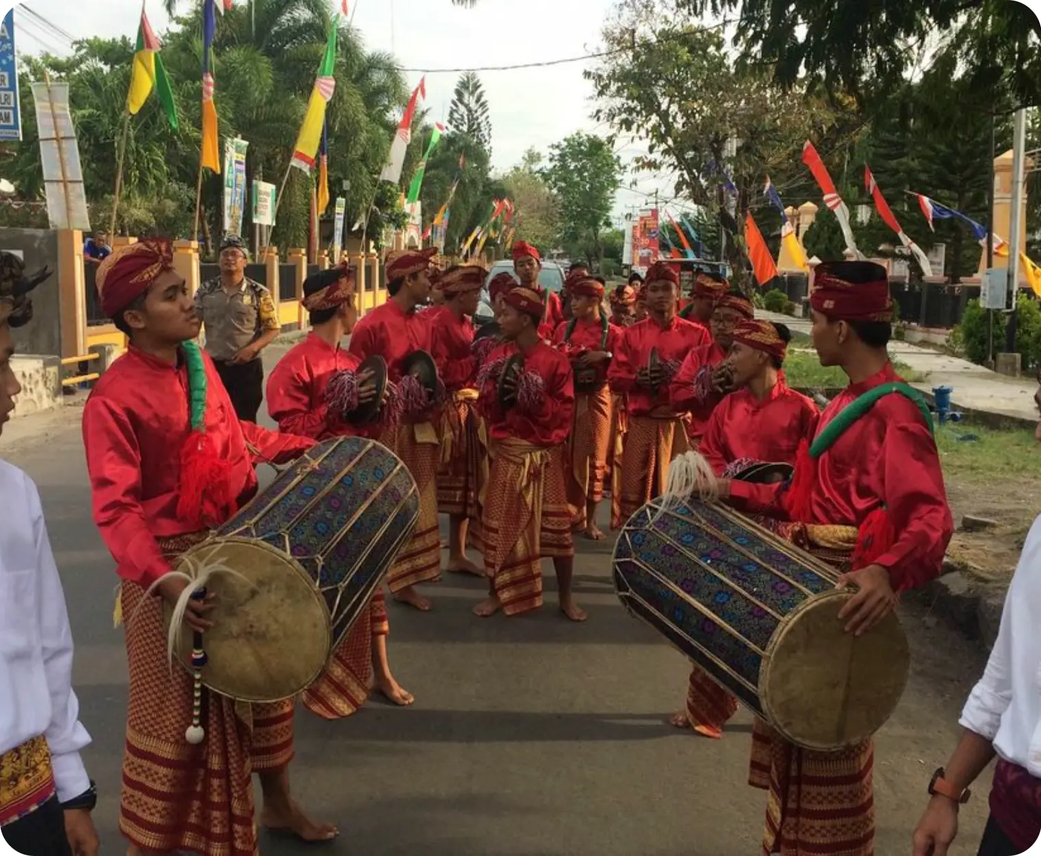 Tenun Desa Sade — Untaian Waktu